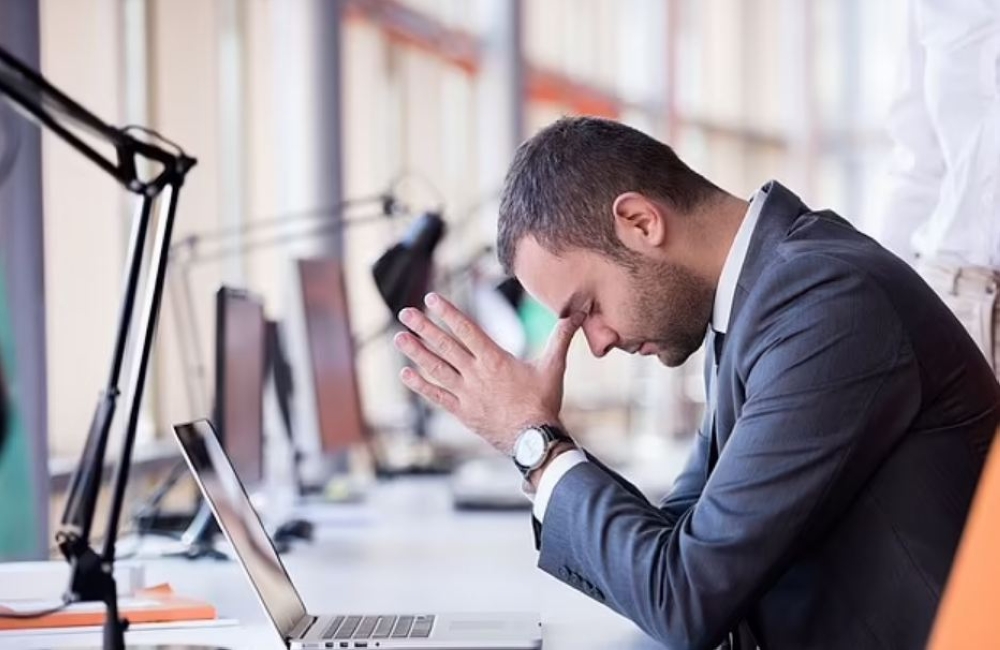 كيف أثرت مواقع التواصل الاجتماعي على بيئة العمل؟