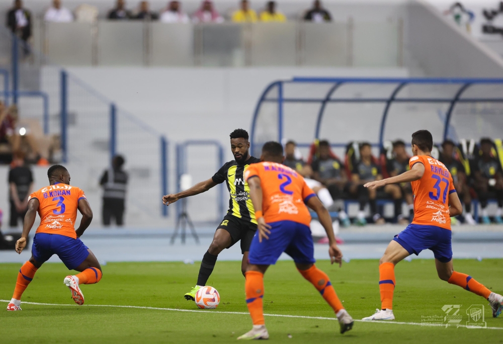 الفيحاء يُهدد صدارة الاتحاد لدوري روشن بتعادل سلبي
