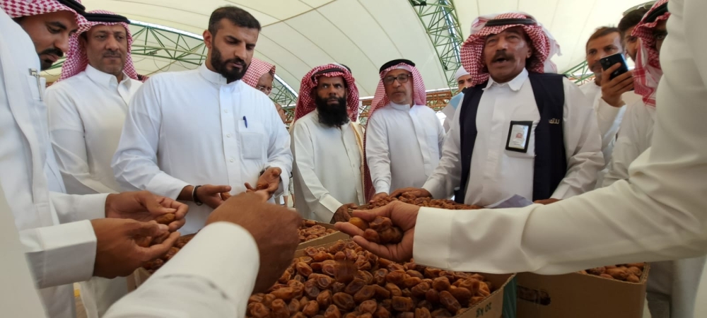 تسجيل أعلى صفقة لهذا العام بقيمة 55 ألف ريال لتمور الإخلاص - اليوم