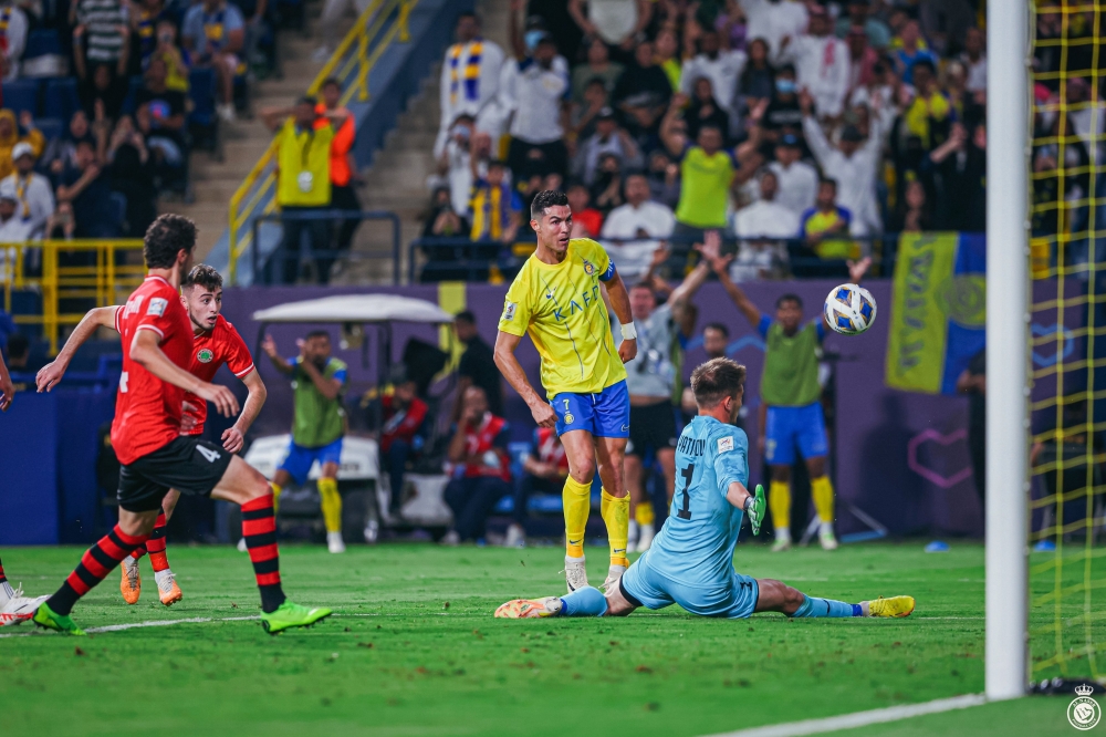 النصر يحافظ على صدارة الآسيوية بالفوز على الاستقلال