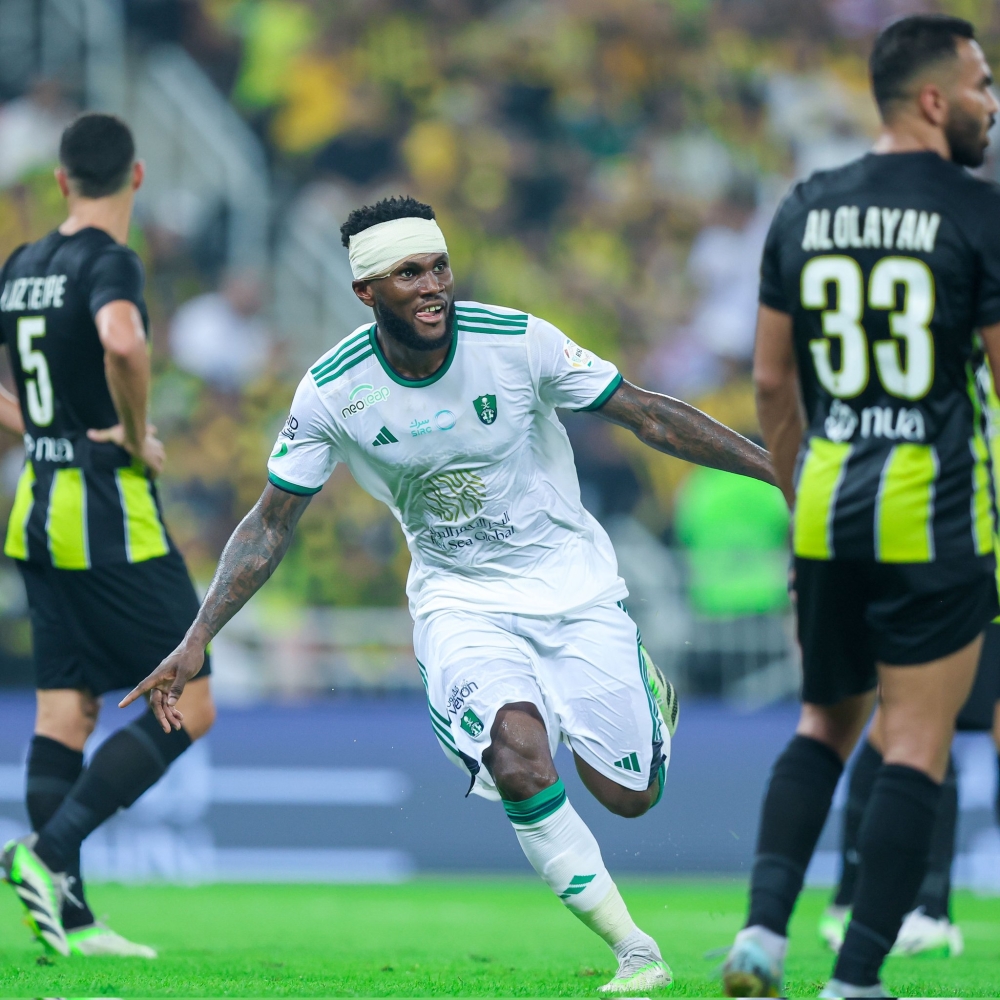كيسييه.. لاعب وسط بدرجة هداف