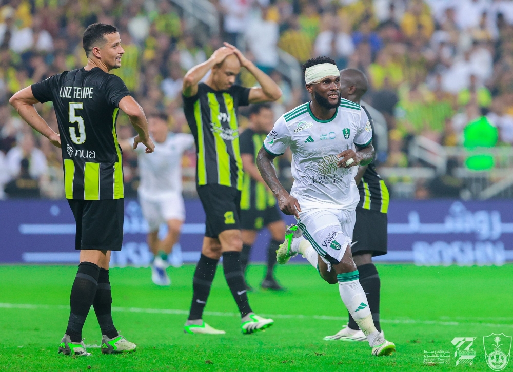 الأهلي يحسم ديربي جدة بهدف كيسييه