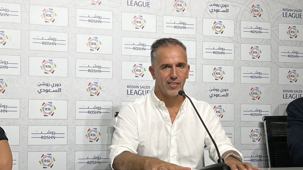 مدرب الأخدود: الهلال فريق ممتع.. والطرد صعب علينا اللقاء