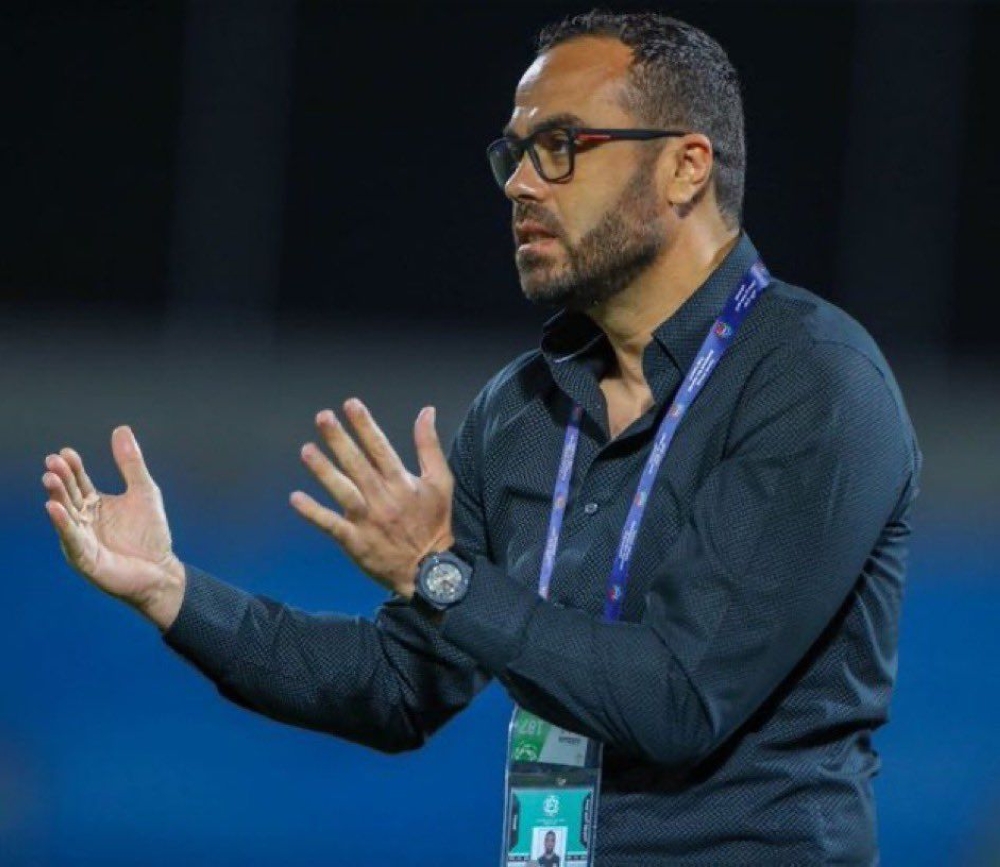 أبها يتفق مع المدرب التونسي يوسف المناعي
