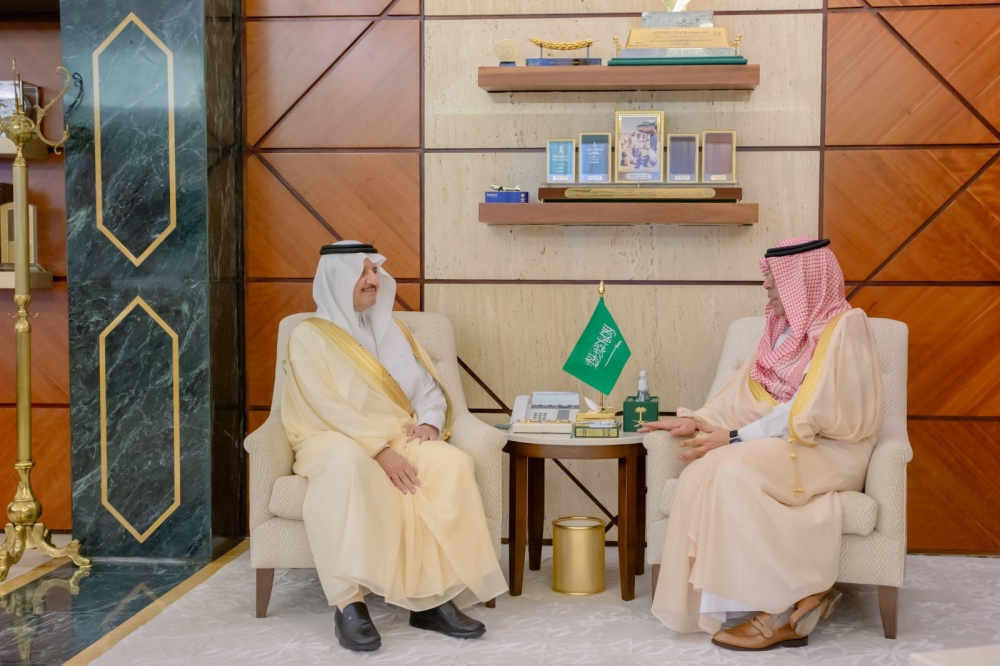 أمير الشرقية يستقبل رئيس 'المسرح والفنون'