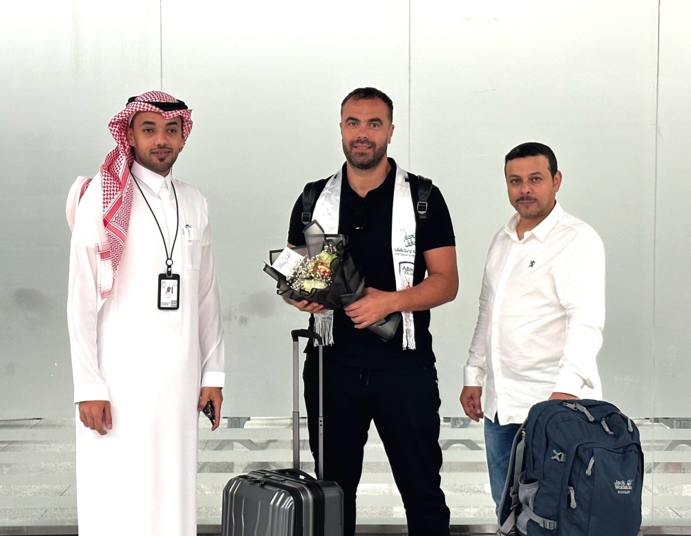 يوسف المناعي يصل لتدريب أبها
