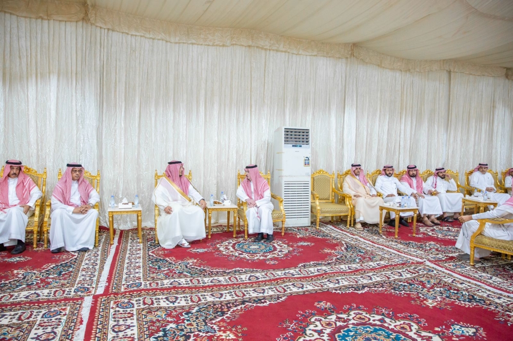 نائب أمير الشرقية يقدم التعازي لأسرة الراجحي
