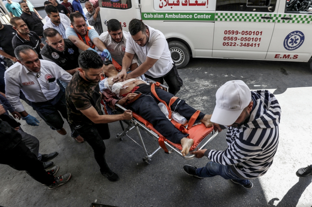 'صحة غزة': قصف قوات الاحتلال يقتل 5 من طواقم الدفاع المدني