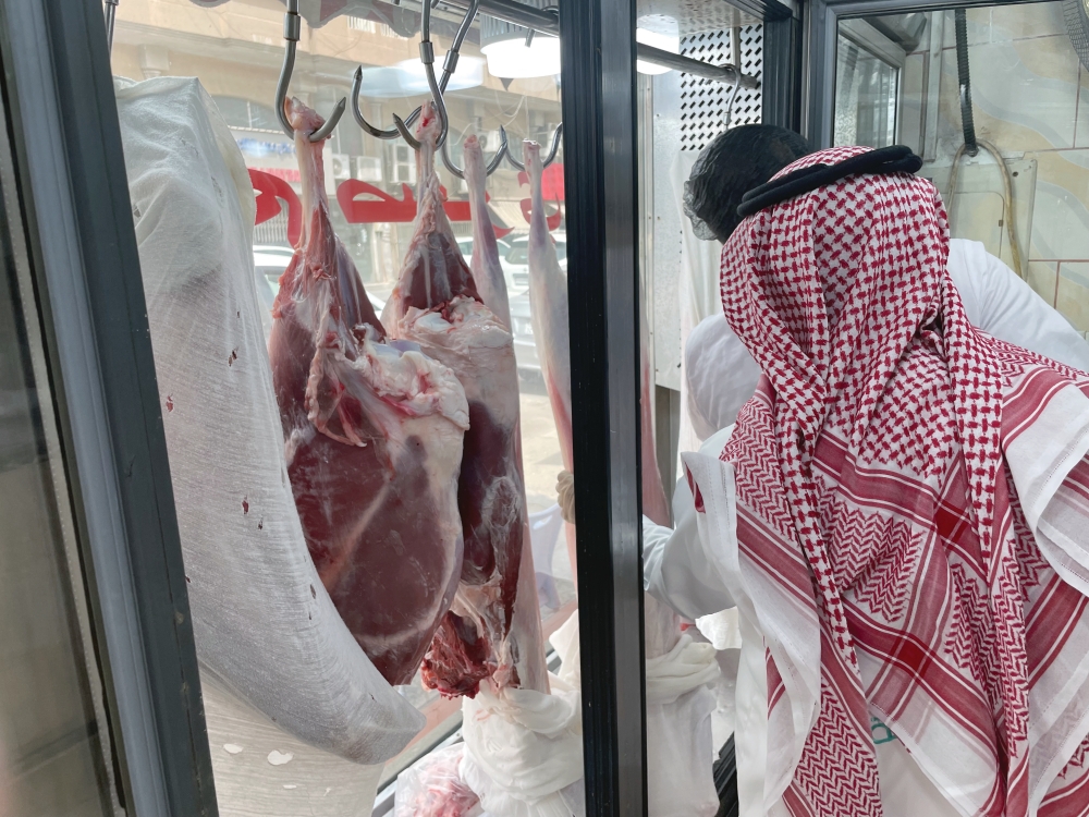 تراجع أسعار الدواجن في السعودية خلال شهر.. وارتفاع اللحوم