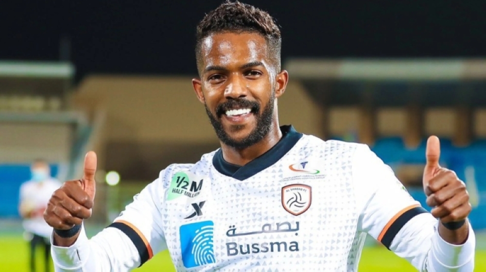 نواف العابد: أنتظروني.. راجع قريب (فيديو)