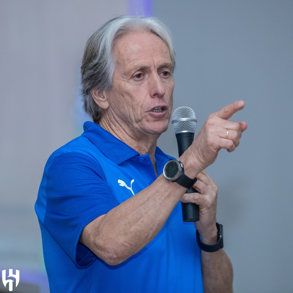 جيسوس يعلن تشكيل الهلال لمواجهة الخليج في روشن