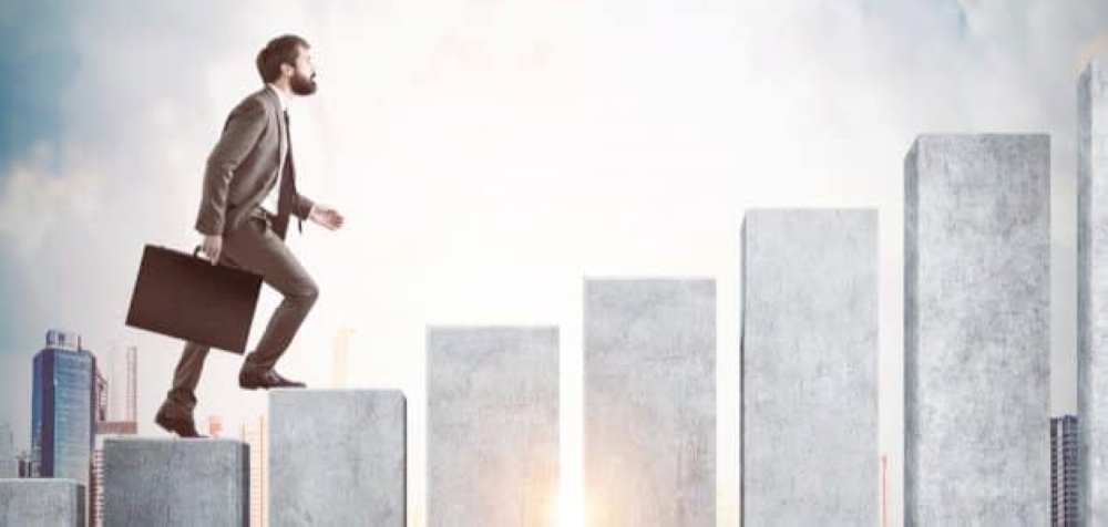 كيف تضع أقدامك على أول طريق النجاح بعد الجامعة؟