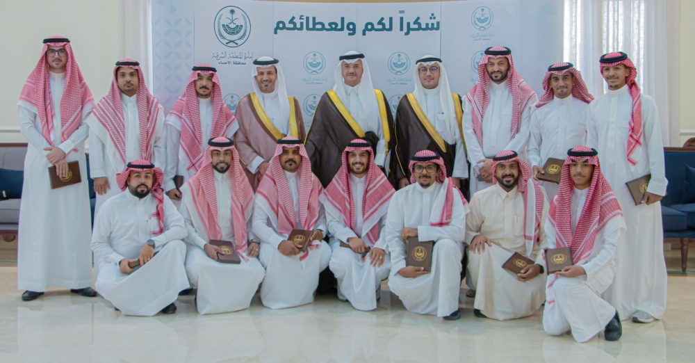 محافظ الأحساء يكرّم رئيس وإدارة الفتح السابق 