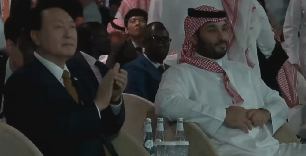 ولي العهد يصل إلى مقر أعمال 'مبادرة مستقبل الاستثمار'