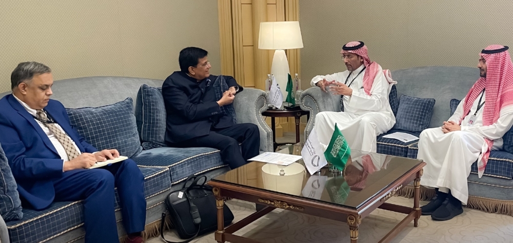 وزير الصناعة يبحث تعزيز التعاون مع نظيره الهندي