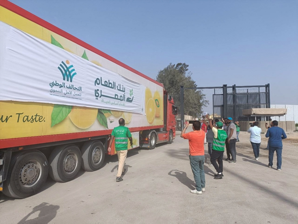 محتويات متنوعة.. طائرة مساعدات فرنسية إلى غزة