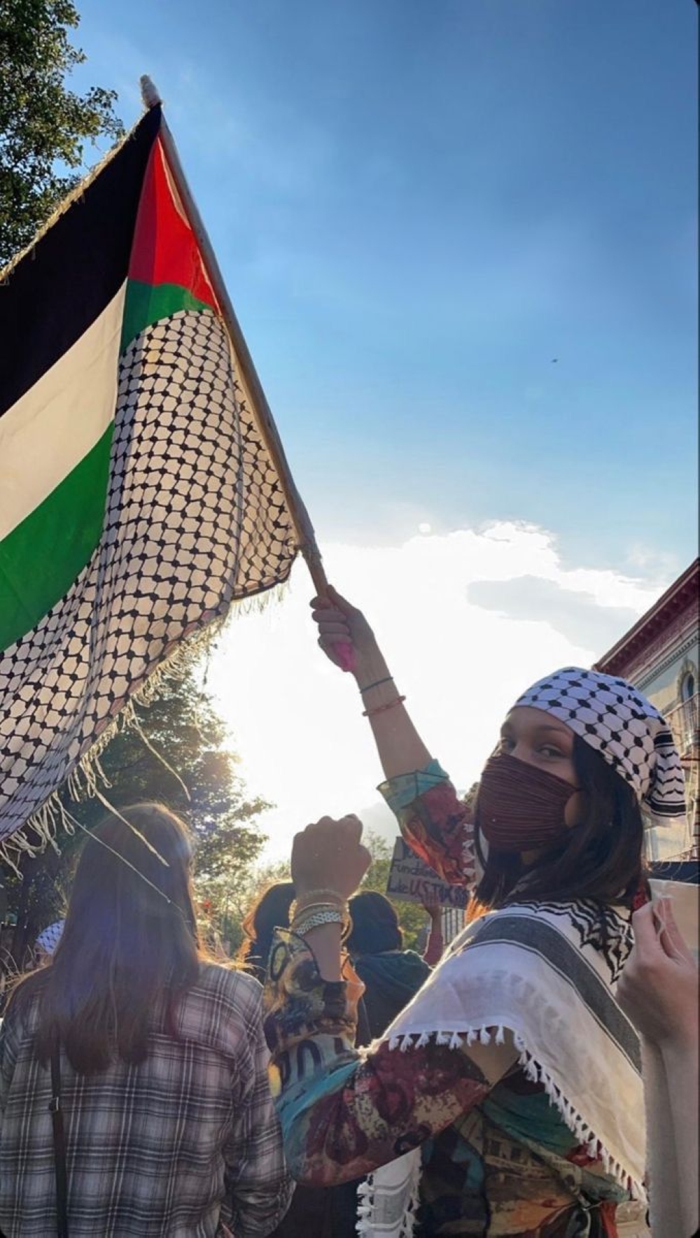 تهديد حياة عائلة حديد بسبب دعمهم للقضية الفلسطينية