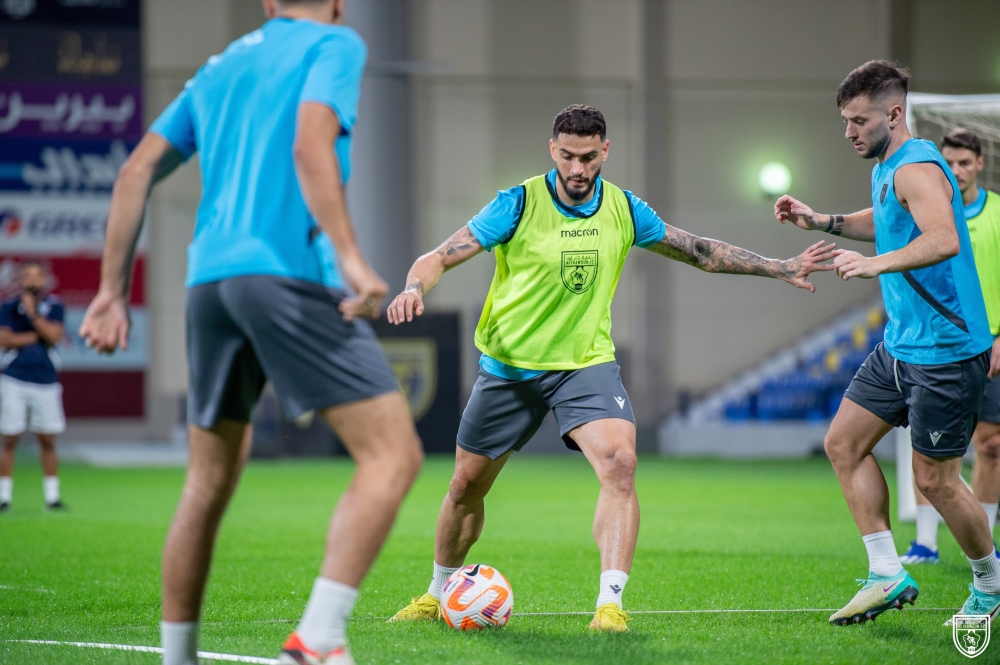 التعاون يغادر إلى الرياض لمواجهة الهلال