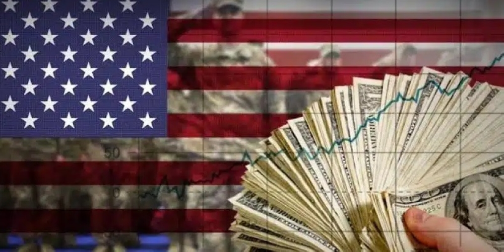تحذيرات رفع الفائدة تصعد بسعر الدولار
