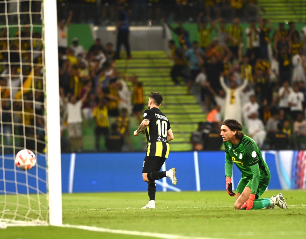 هاتريك بنزيما في أبها يقود الاتحاد للعودة إلى الانتصارات 