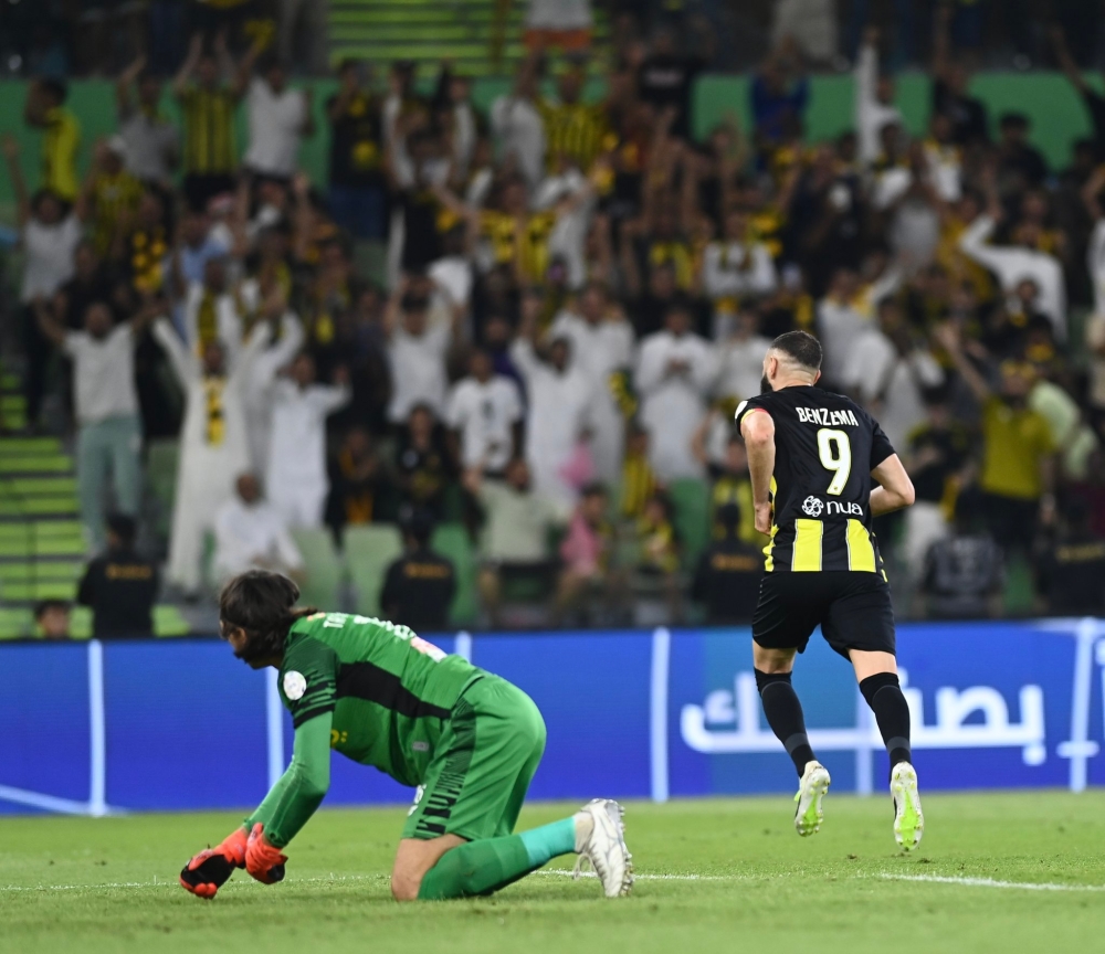 هاتريك بنزيما في أبها يقود الاتحاد للعودة إلى الانتصارات 