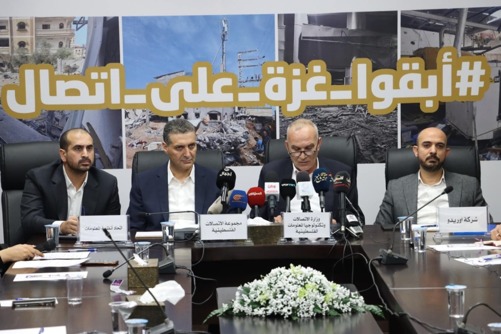 قطاع الاتصالات يحتضر في غزة.. إليك التفاصيل