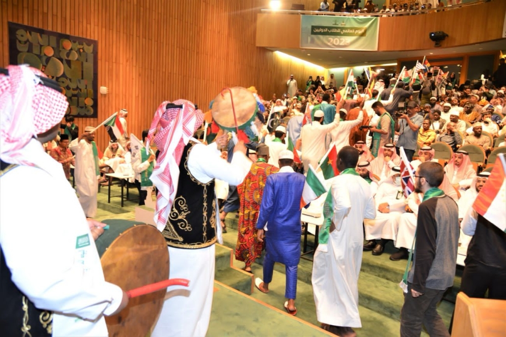 جامعة الملك عبد العزيز تحتفي باليوم العالمي للطلاب الدوليين - اليوم