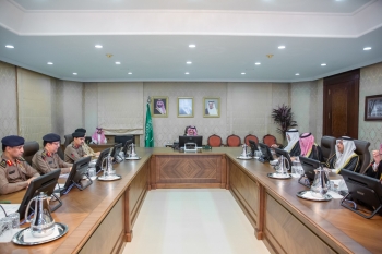 أمير الشرقية خلال ترؤسه اجتماع لجنة الدفاع المدني بالمنطقة 
