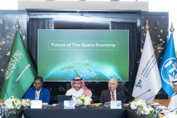 معالي محافظ هيئة الاتصالات والفضاء يفتتح جلسة مستقبل اقتصاد الفضاء - هيئة الفضاء