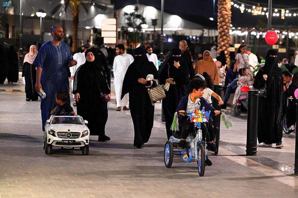المدينة المنورة.. جادة قباء تجذب الزوار بفعالياتها ومعالمها المميزة