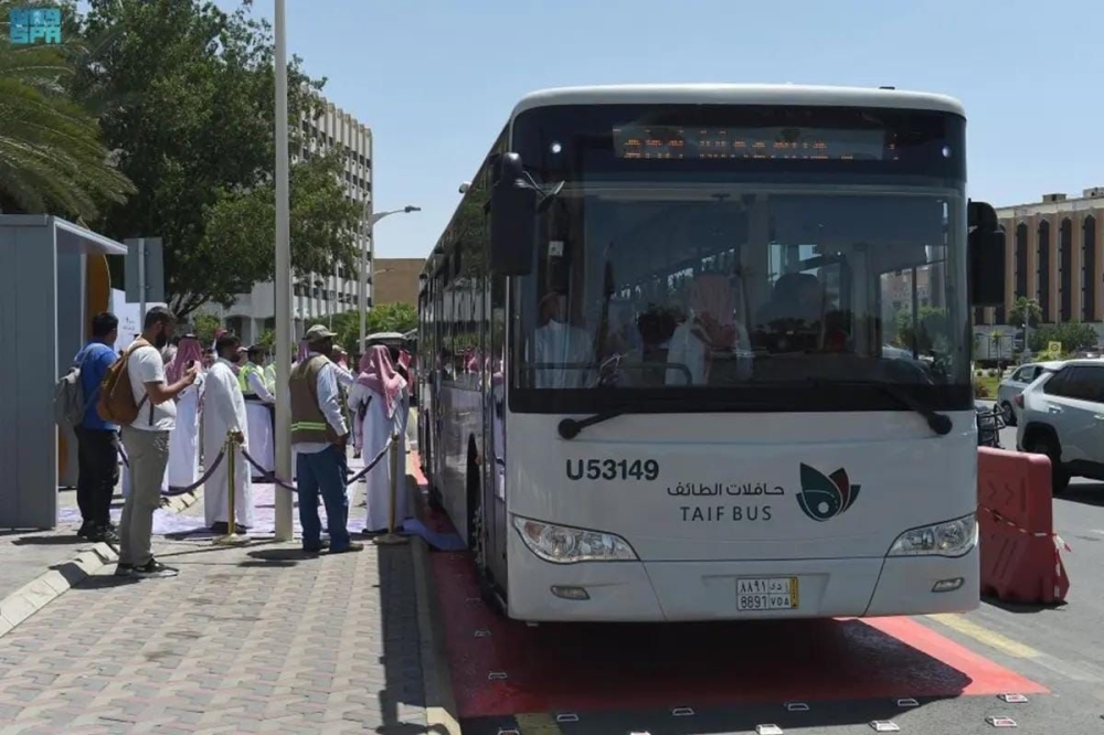 لسلامتهم ..70رحلة يوميًا لنقل طلاب وطالبات جامعة الطائف
