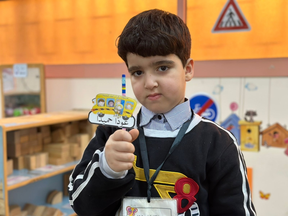 مدارس الأحساء تستقبل طلابها بالهدايا