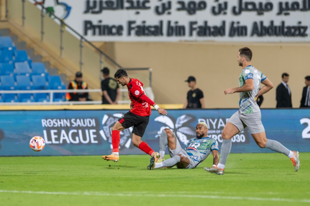 الرياض يتعادل سلبيًا مع الحزم في دوري روشن