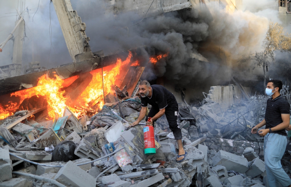 استشهاد 45 فلسطينيًا من عائلة واحدة في دير البلح