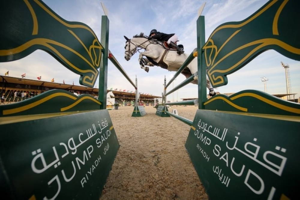 أكثر من 150 أعلامي في 'قفز السعودية'