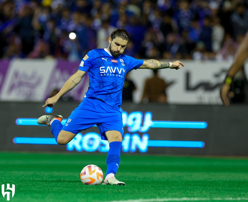 بالأرقام.. نيفز الأفضل في فوز الهلال على الطائي