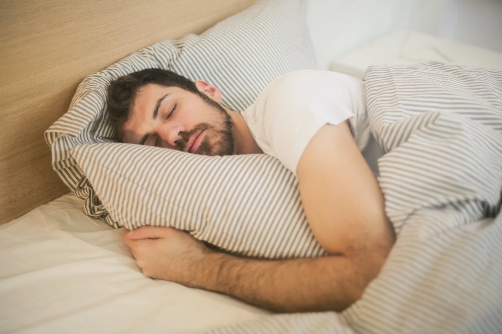 احذر.. ارتداء هذه الملابس أثناء النوم يضر بصحتك