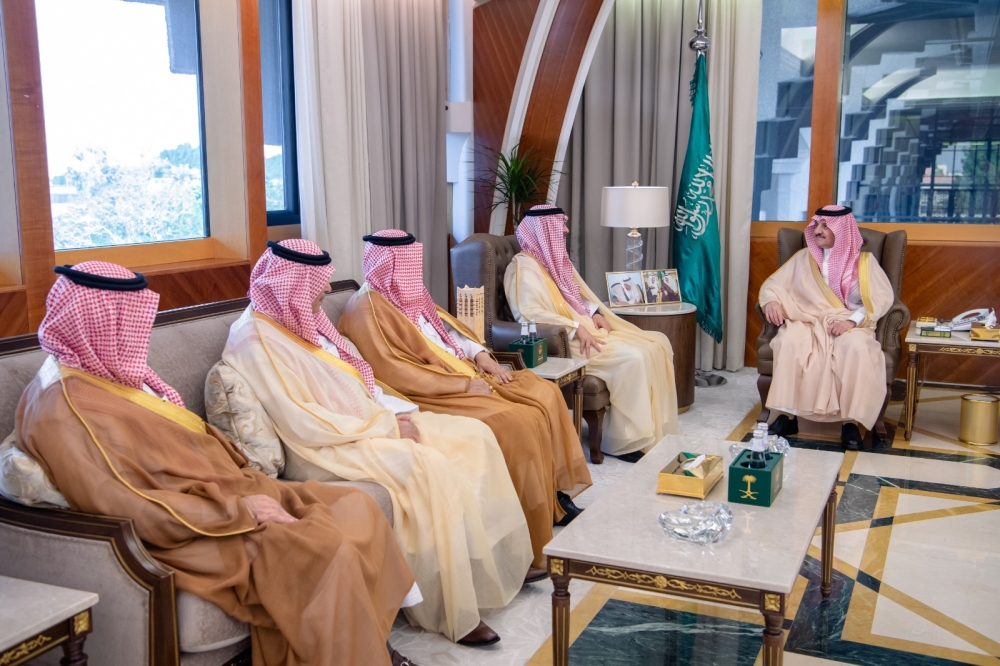 سمو أمير الشرقية خلال استقباله مجلس إدارة سابك