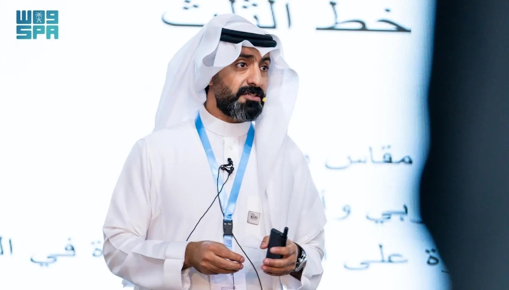 الخطاط أحمد الجعير خلال الندوة - واس