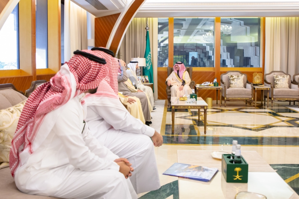 سمو أمير الشرقية خلال استقباله وزير الاستثمار