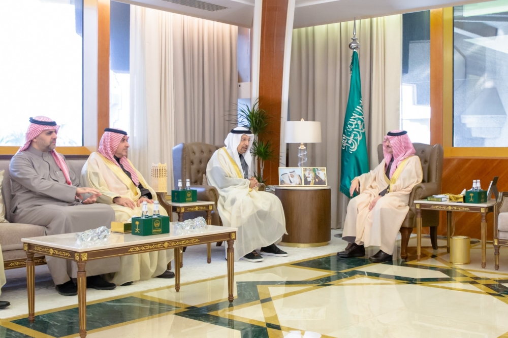 سمو أمير الشرقية خلال استقباله وزير الاستثمار