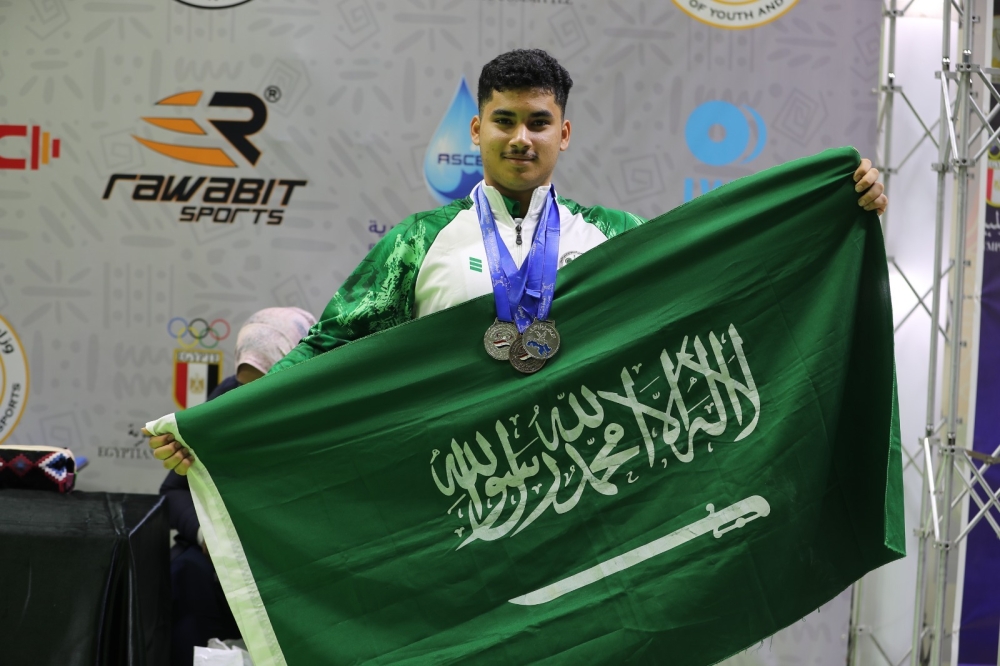 آل مهدي يشارك في معسكر أخضر الأثقال