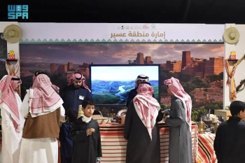 يتم عرض القطع الأثرية والمنتجات الزراعية التي تشتهر بها والأزياء التراثية القديمة - واس