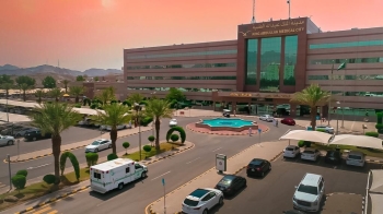 زراعة 57 قرنية للعين خلال عام 2023 في مدينة الملك عبدالله الطبية - اليوم