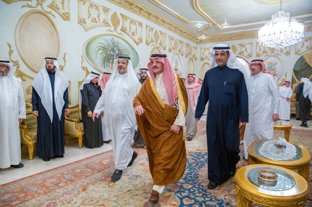 أمير الشرقية يقدم التعازي لأسرة الجبر