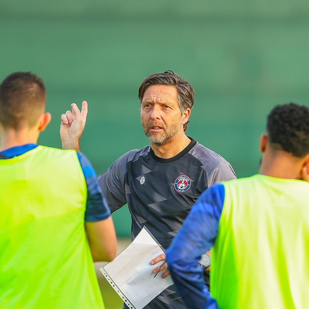 الهولندي رويل كومانس يبدأ مهامه مع العدالة