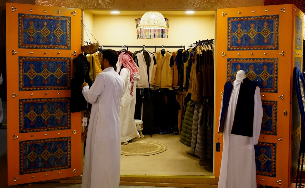 'الأزياء الشتوية' تتسيد المشهد في سوق الأولين