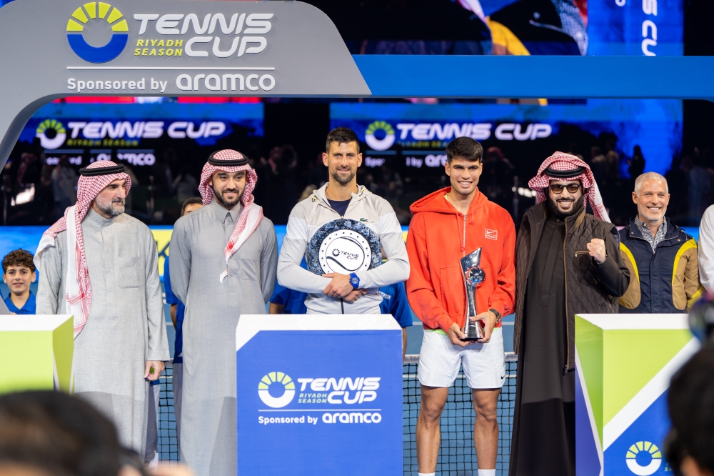 كارلوس ألكاراز يتوج بكأس موسم الرياض للتنس