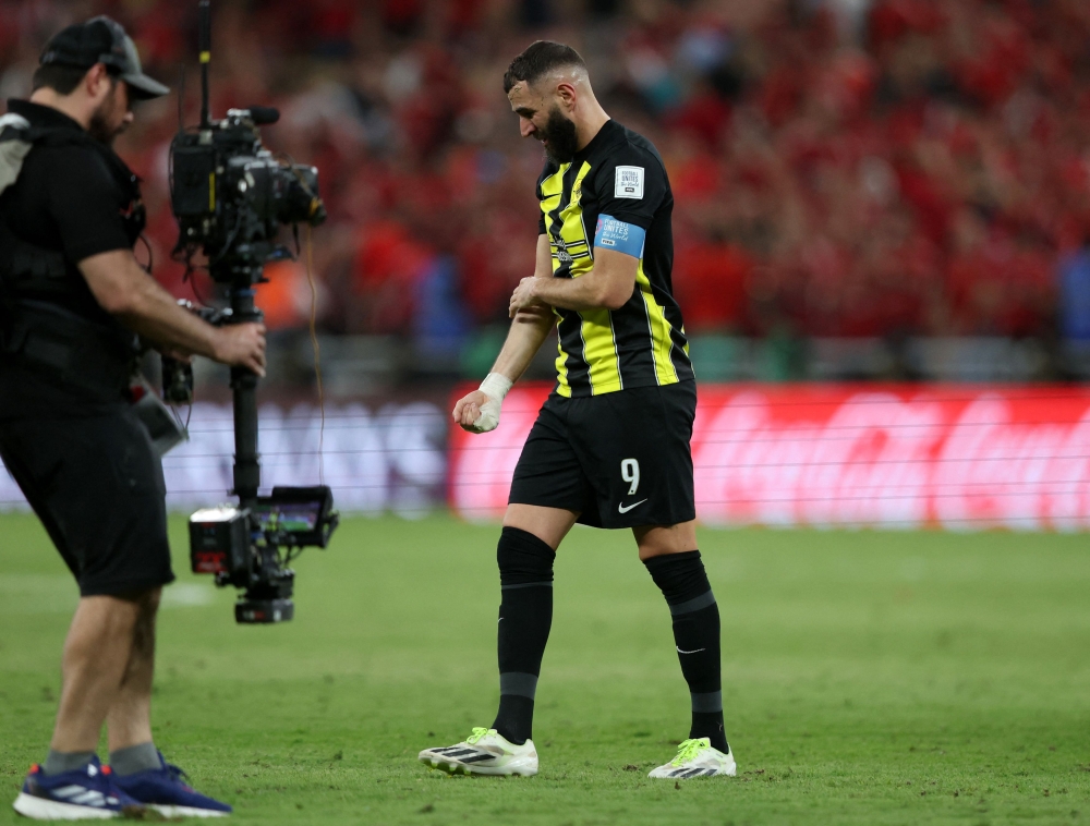 مسؤول بـ الاتحاد يهاجم بنزيما: خيب التوقعات