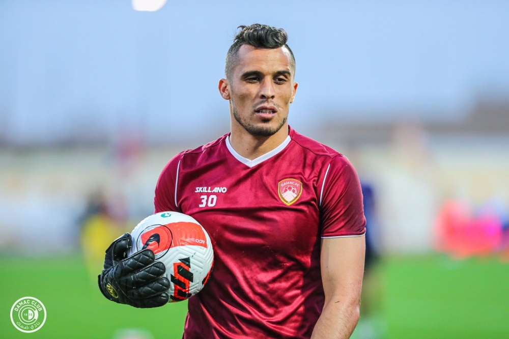 المنتخب الجزائري يعلن استدعاء حارس ضمك